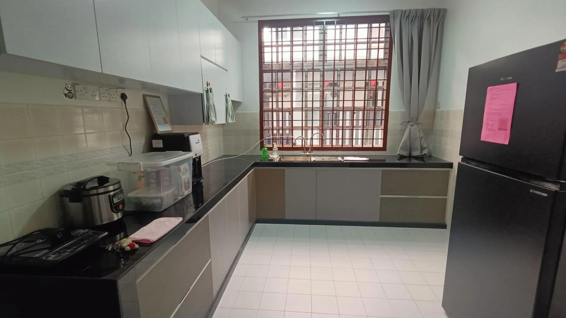 Paradigm Mall-Skudai-Sutera-Johor Bahru-K&A Homestay-12 Pax 0*,